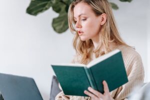Modelos híbridos en pymes españolas adaptan horarios, espacios y cultura empresarial